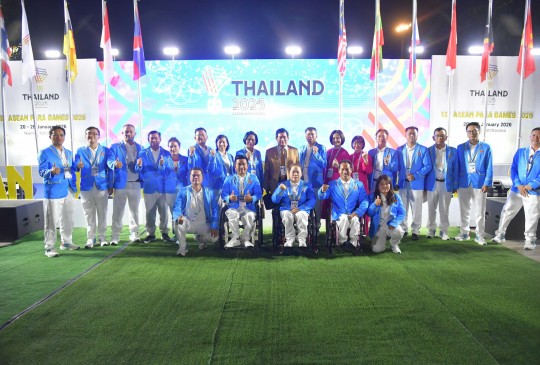 ĐOÀN THỂ THAO NGƯỜI KHUYẾT TẬT VIỆT NAM DỰ LỄ RƯỚC CỜ CÁC QUỐC G