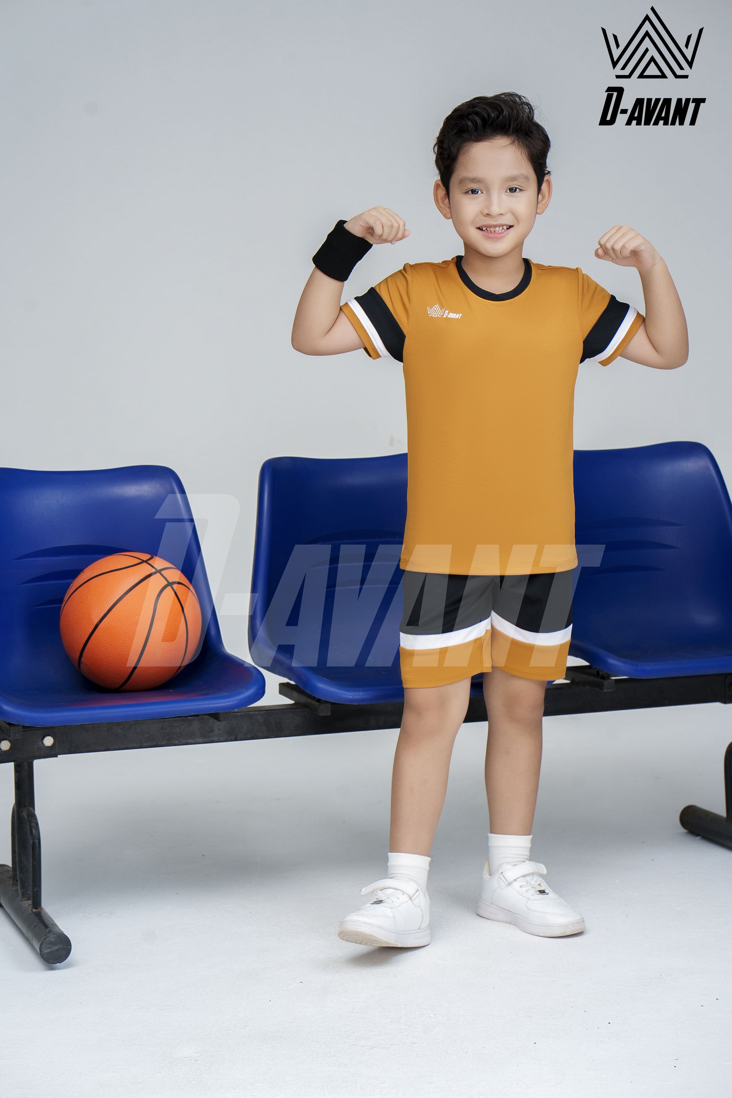 Bộ thể thao trẻ em TCB-1021 Vàng đậm phối đen